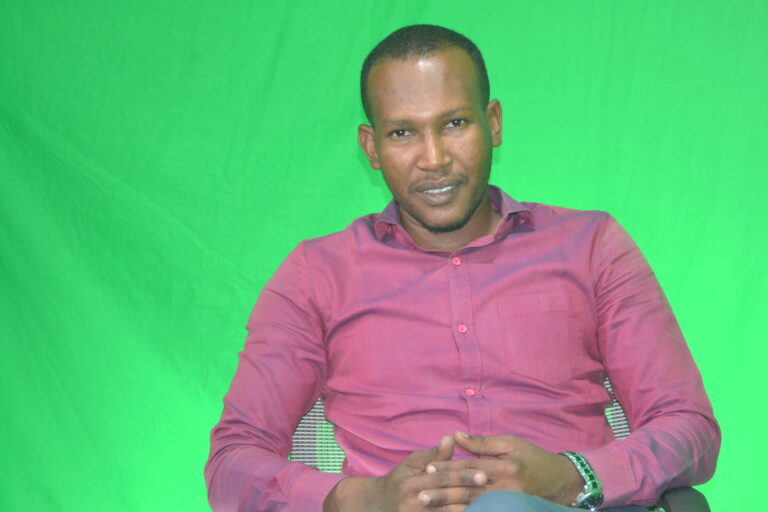 “الترابي: رجل العدات المتناقضة”