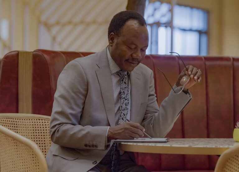 قيادي بحركة/جيش تحرير السودان – المجلس الإنتقالي يقدّم إفادات و يجيب على تساؤلات عدة بشأن إحتفاء السودانيين بتصنيف تنظيم إخوان السودان منظمة إرهابية.